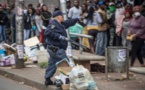 Afrique du Sud: la police tire des balles en caoutchouc pour faire respecter le confinement