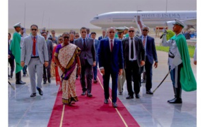 Le Président de la République, Président de l’Union africaine reçoit la Présidente de l’Inde à l’aéroport international de Nouakchott